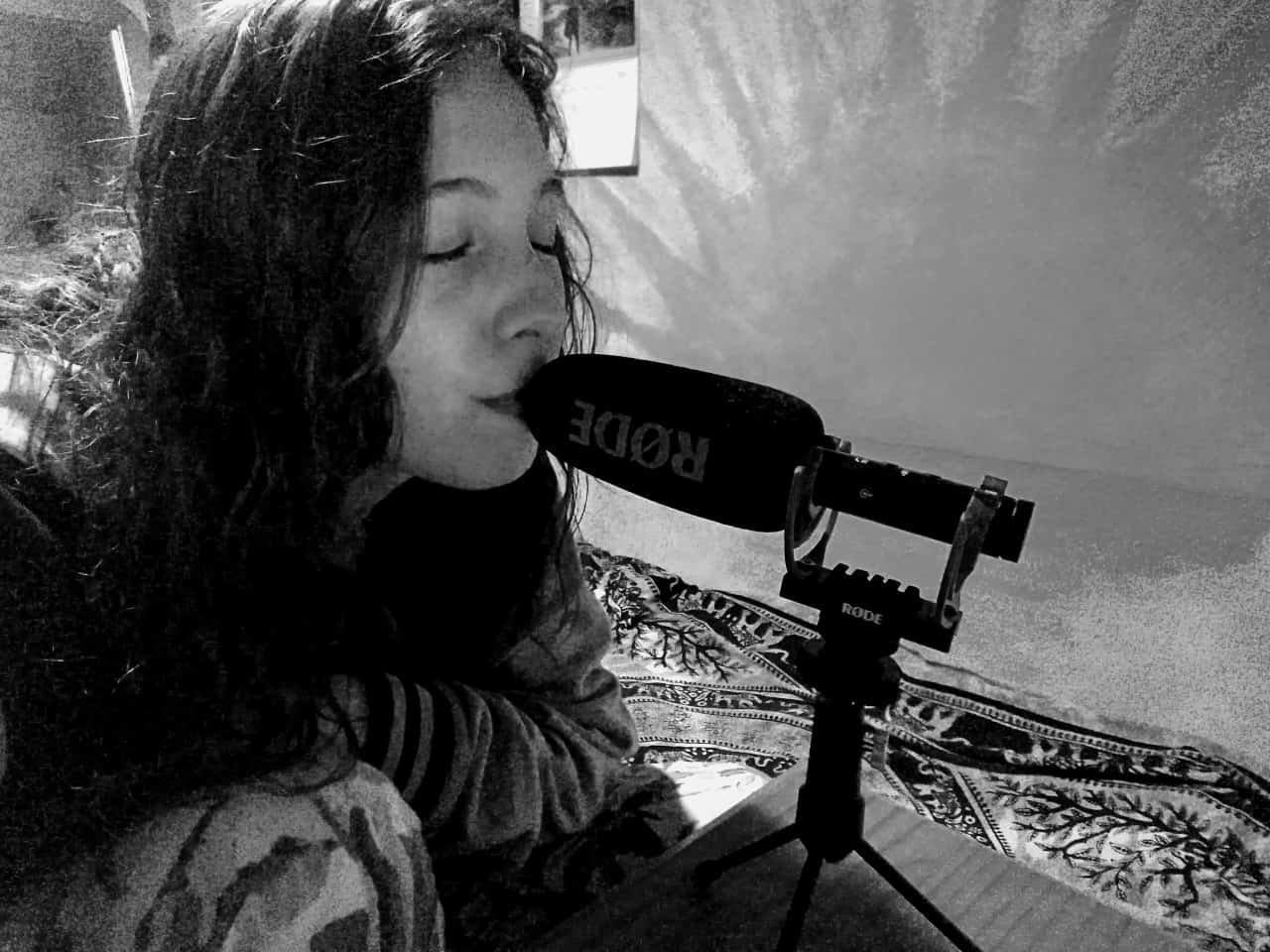 Enamorada de mi nuevo micro para podcasting